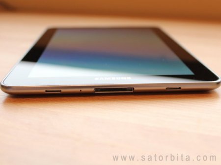  Samsung Galaxy Tab 7.7:     Super AMOLED Plus