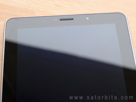  Samsung Galaxy Tab 7.7:     Super AMOLED Plus